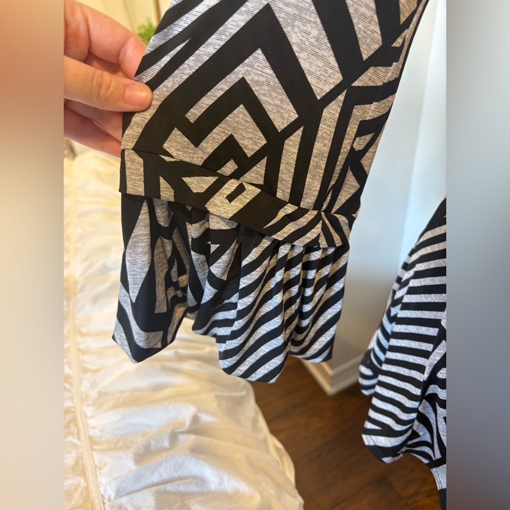 Joseph Ribkoff Geometric Button Front Tunic Top Size 8 - Picture 3 of 7